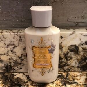 Bath and Body Works Snowflakes & Cashmere Body Lotion